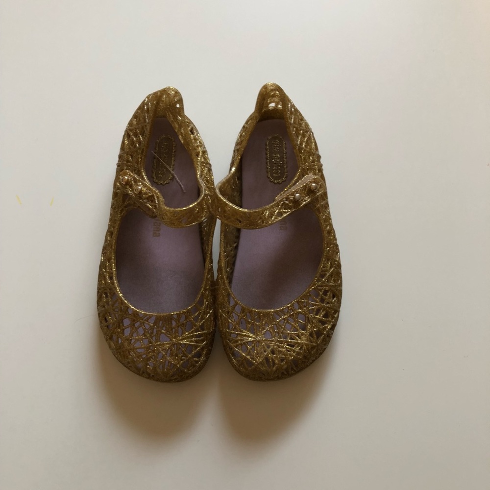 Toddler girl Mary Jane flats.
